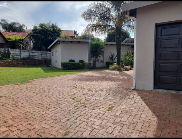 4 BEDROOM HOUSE FOR SALE IN GARSFONTEIN